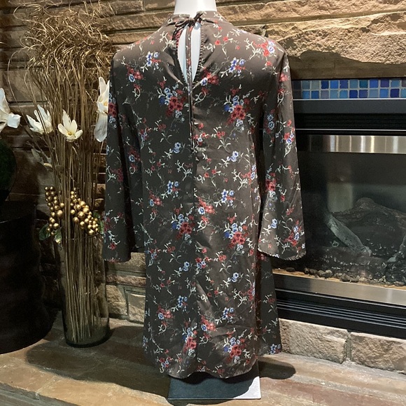 Spring dress - Picture 4 of 5